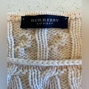 Absolutely Gorgeous Burberry Sweater 😯 GORGEOUS!!!!!!!!!!!!!!!!!🤩🤩🤩🤩🤩🤩🤩